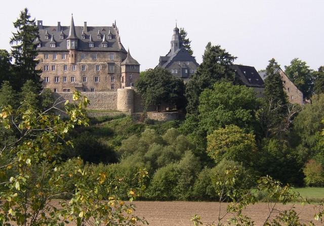 Schloss Eisenbach bei Lauterbach vom Park aus gesehen (Foto: H. Merk)